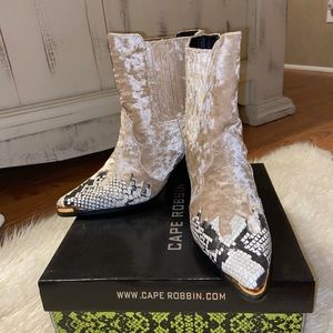 NWB Nude/Snake mix velvet bootie